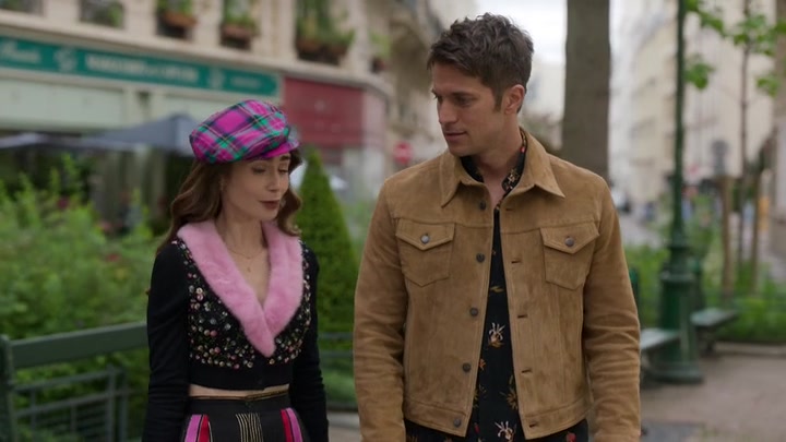 Emily_in_Paris_S02E03_WEBRip_x264-ION10_0226.jpg