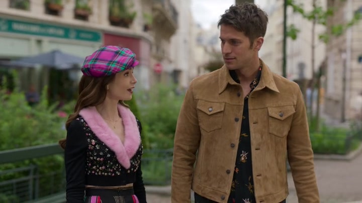 Emily_in_Paris_S02E03_WEBRip_x264-ION10_0227.jpg