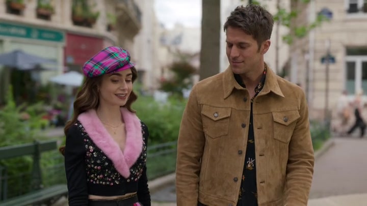 Emily_in_Paris_S02E03_WEBRip_x264-ION10_0228.jpg