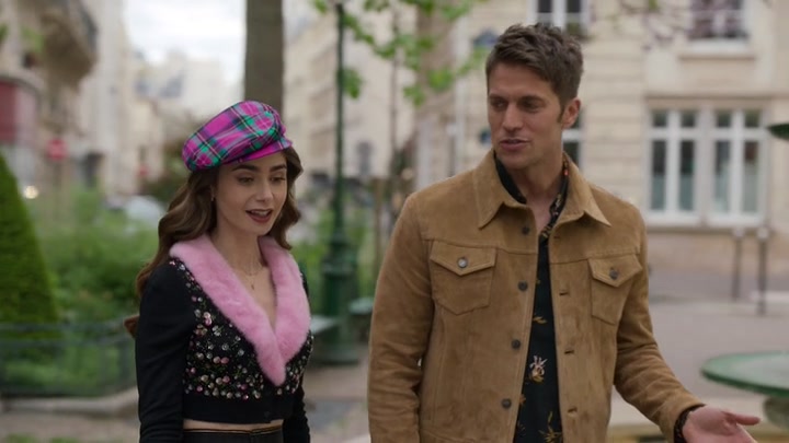Emily_in_Paris_S02E03_WEBRip_x264-ION10_0230.jpg