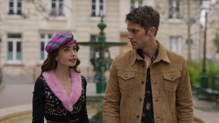 Emily_in_Paris_S02E03_WEBRip_x264-ION10_0236.jpg