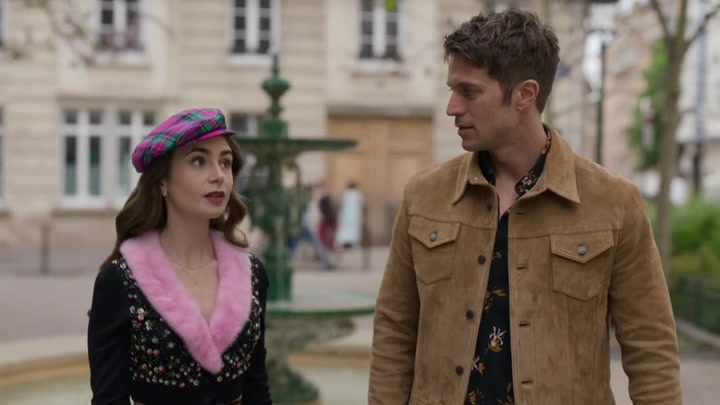 Emily_in_Paris_S02E03_WEBRip_x264-ION10_0237.jpg