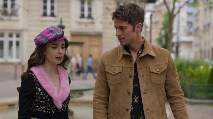Emily_in_Paris_S02E03_WEBRip_x264-ION10_0239.jpg