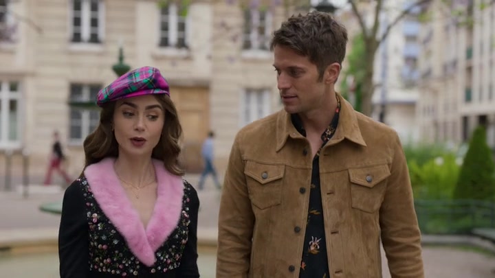 Emily_in_Paris_S02E03_WEBRip_x264-ION10_0240.jpg