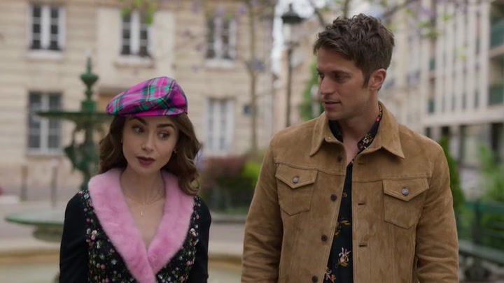 Emily_in_Paris_S02E03_WEBRip_x264-ION10_0241.jpg