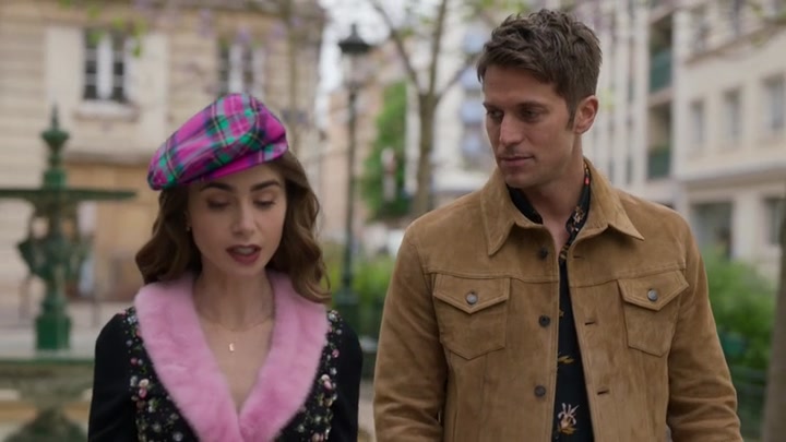 Emily_in_Paris_S02E03_WEBRip_x264-ION10_0243.jpg