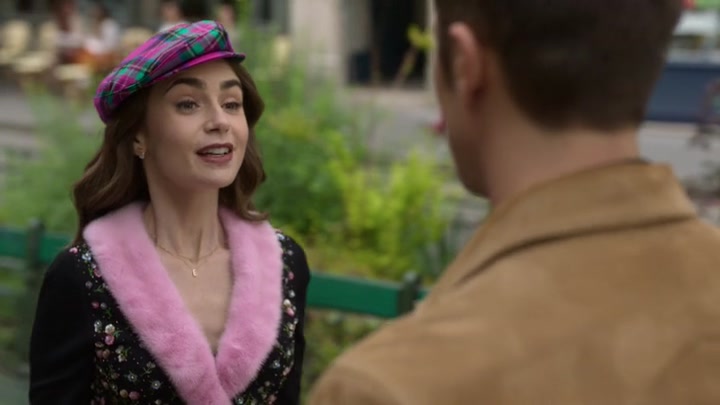 Emily_in_Paris_S02E03_WEBRip_x264-ION10_0246.jpg