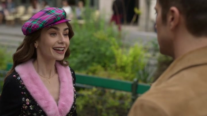 Emily_in_Paris_S02E03_WEBRip_x264-ION10_0248.jpg