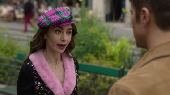 Emily_in_Paris_S02E03_WEBRip_x264-ION10_0253.jpg
