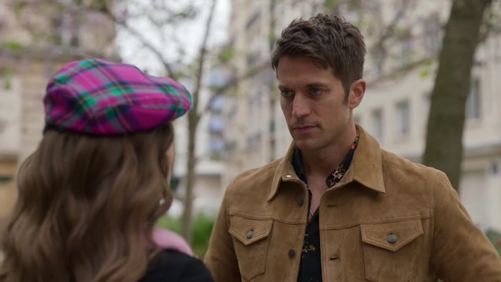 Emily_in_Paris_S02E03_WEBRip_x264-ION10_0254.jpg