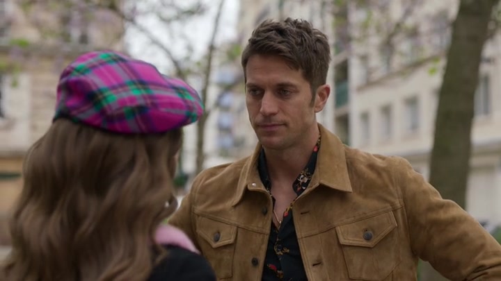 Emily_in_Paris_S02E03_WEBRip_x264-ION10_0256.jpg