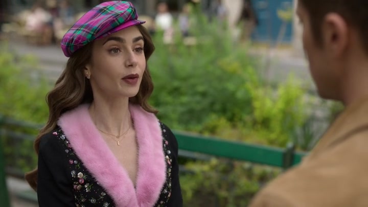 Emily_in_Paris_S02E03_WEBRip_x264-ION10_0259.jpg