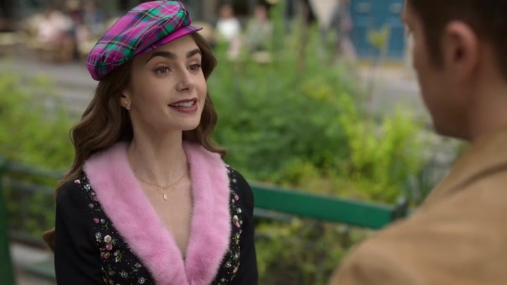 Emily_in_Paris_S02E03_WEBRip_x264-ION10_0260.jpg