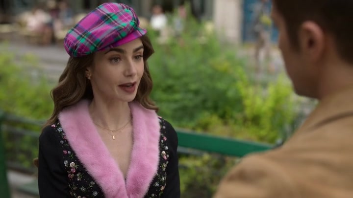 Emily_in_Paris_S02E03_WEBRip_x264-ION10_0261.jpg