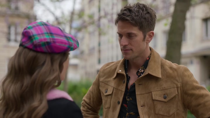 Emily_in_Paris_S02E03_WEBRip_x264-ION10_0262.jpg