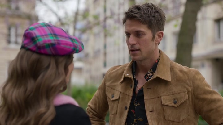 Emily_in_Paris_S02E03_WEBRip_x264-ION10_0263.jpg
