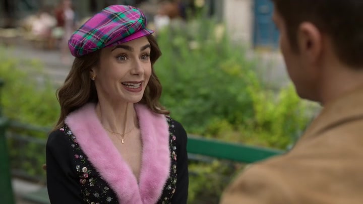 Emily_in_Paris_S02E03_WEBRip_x264-ION10_0267.jpg