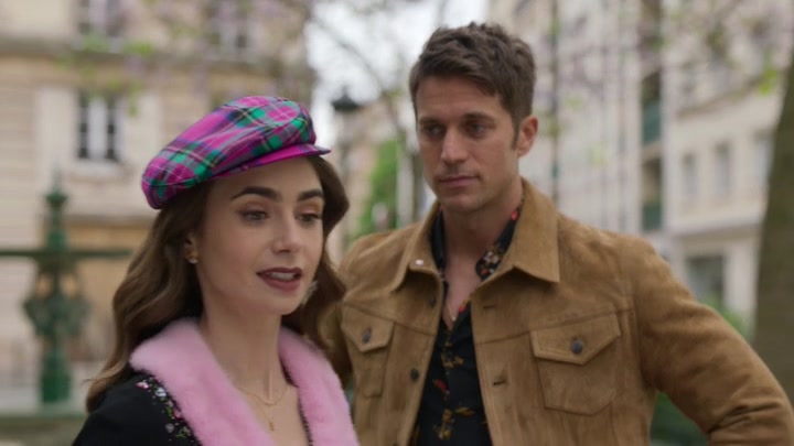 Emily_in_Paris_S02E03_WEBRip_x264-ION10_0271.jpg