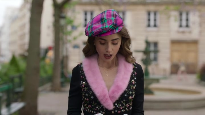 Emily_in_Paris_S02E03_WEBRip_x264-ION10_0285.jpg