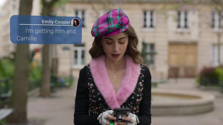 Emily_in_Paris_S02E03_WEBRip_x264-ION10_0294.jpg