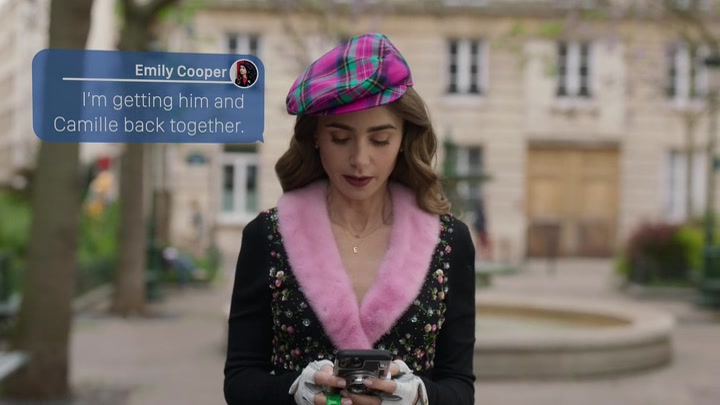 Emily_in_Paris_S02E03_WEBRip_x264-ION10_0297.jpg