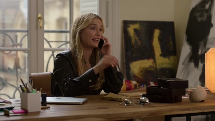 Emily_in_Paris_S02E03_WEBRip_x264-ION10_0314.jpg