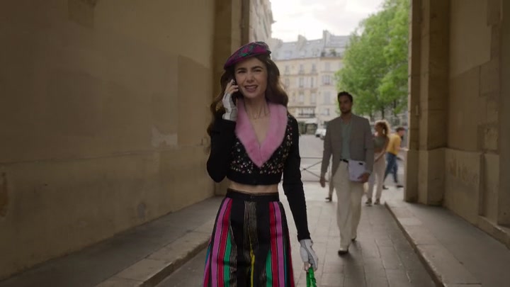 Emily_in_Paris_S02E03_WEBRip_x264-ION10_0330.jpg