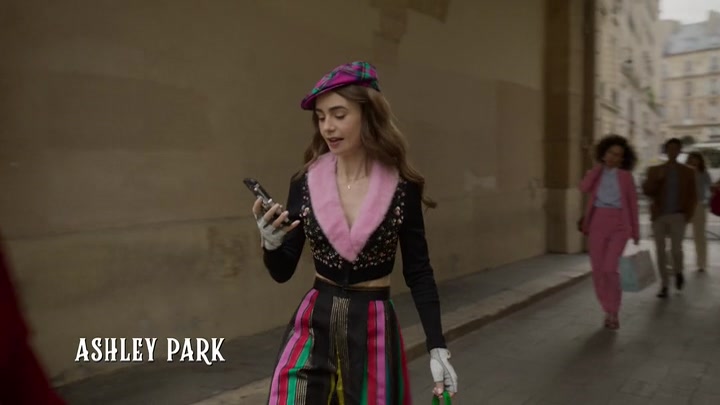 Emily_in_Paris_S02E03_WEBRip_x264-ION10_0339.jpg