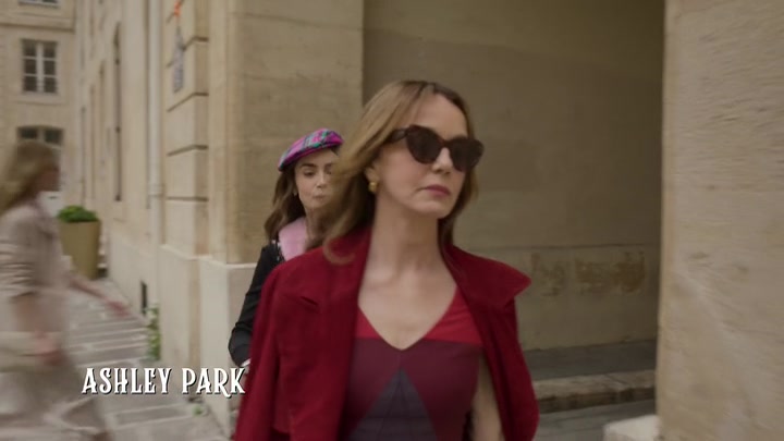 Emily_in_Paris_S02E03_WEBRip_x264-ION10_0341.jpg