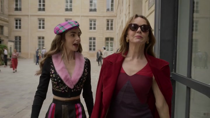 Emily_in_Paris_S02E03_WEBRip_x264-ION10_0347.jpg