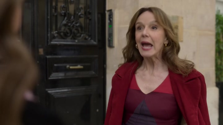 Emily_in_Paris_S02E03_WEBRip_x264-ION10_0364.jpg