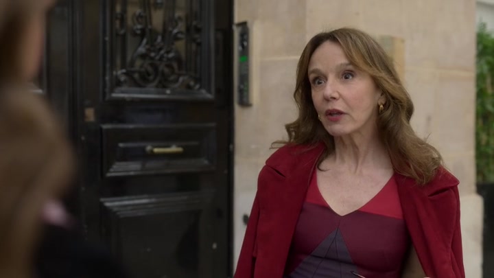 Emily_in_Paris_S02E03_WEBRip_x264-ION10_0366.jpg