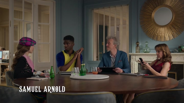 Emily_in_Paris_S02E03_WEBRip_x264-ION10_0383.jpg