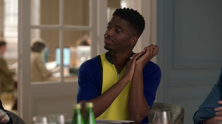 Emily_in_Paris_S02E03_WEBRip_x264-ION10_0401.jpg