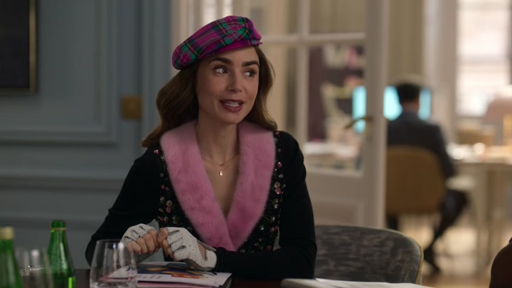 Emily_in_Paris_S02E03_WEBRip_x264-ION10_0403.jpg