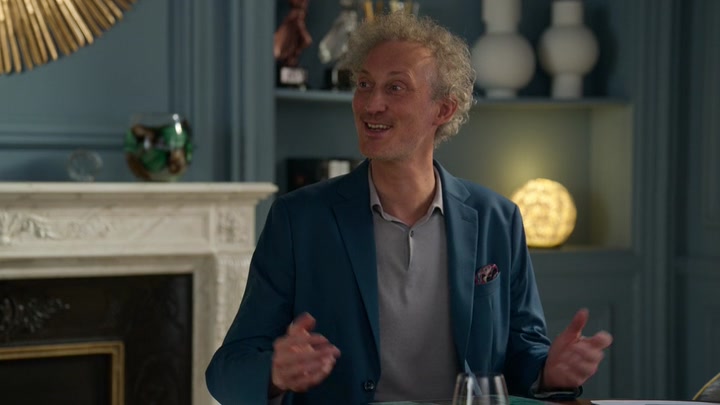 Emily_in_Paris_S02E03_WEBRip_x264-ION10_0408.jpg