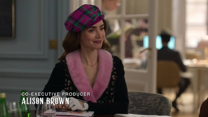 Emily_in_Paris_S02E03_WEBRip_x264-ION10_0410.jpg