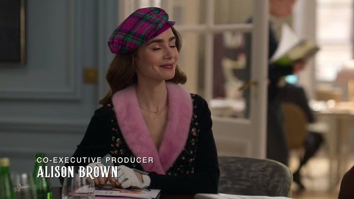 Emily_in_Paris_S02E03_WEBRip_x264-ION10_0411.jpg