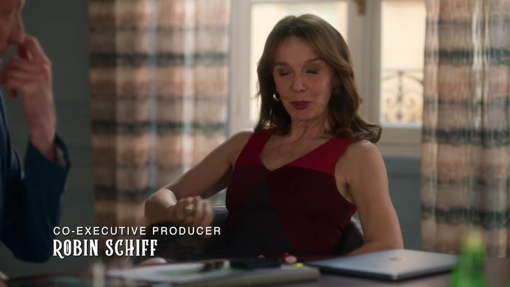 Emily_in_Paris_S02E03_WEBRip_x264-ION10_0420.jpg