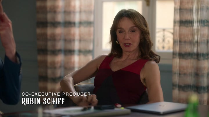Emily_in_Paris_S02E03_WEBRip_x264-ION10_0421.jpg