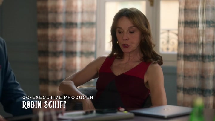 Emily_in_Paris_S02E03_WEBRip_x264-ION10_0423.jpg