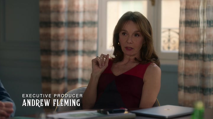 Emily_in_Paris_S02E03_WEBRip_x264-ION10_0439.jpg