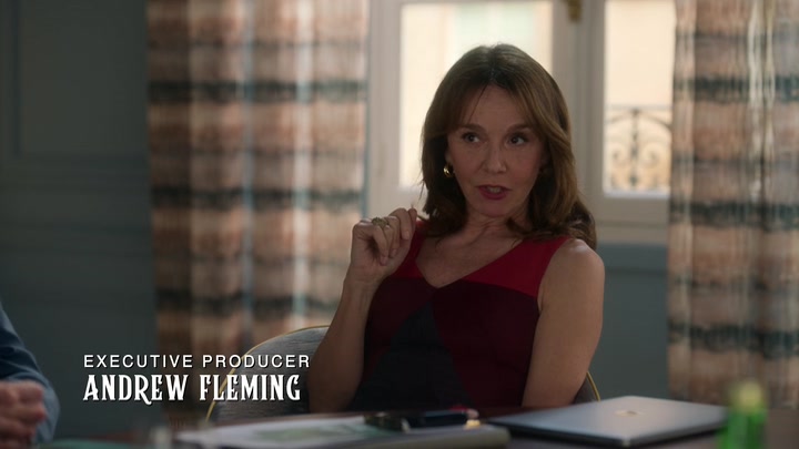Emily_in_Paris_S02E03_WEBRip_x264-ION10_0441.jpg