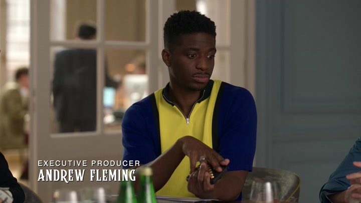Emily_in_Paris_S02E03_WEBRip_x264-ION10_0442.jpg