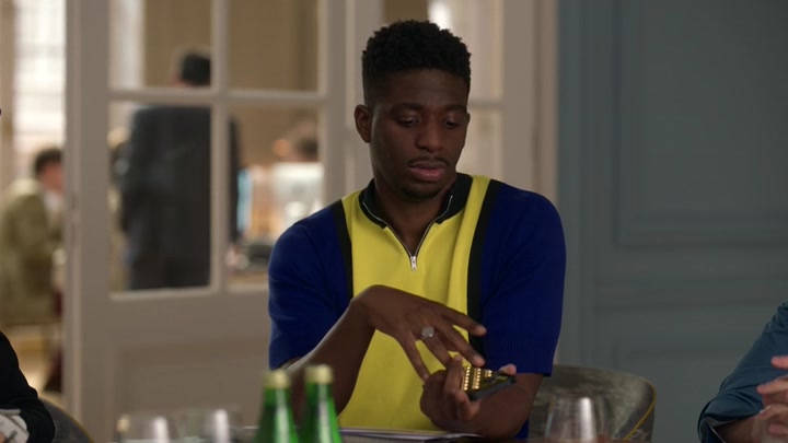 Emily_in_Paris_S02E03_WEBRip_x264-ION10_0444.jpg