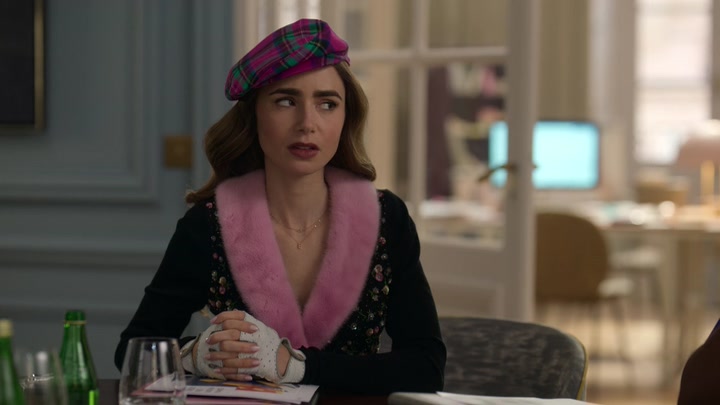 Emily_in_Paris_S02E03_WEBRip_x264-ION10_0448.jpg