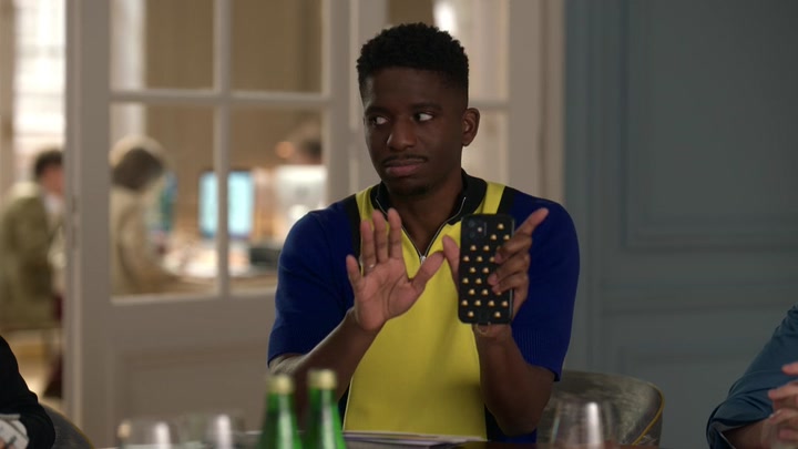 Emily_in_Paris_S02E03_WEBRip_x264-ION10_0450.jpg