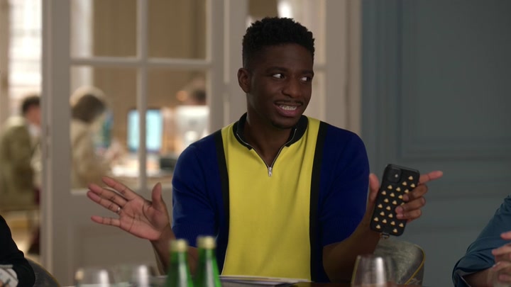 Emily_in_Paris_S02E03_WEBRip_x264-ION10_0452.jpg