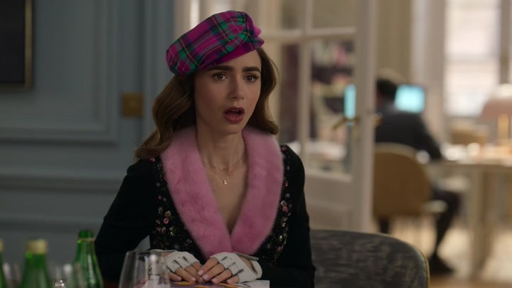 Emily_in_Paris_S02E03_WEBRip_x264-ION10_0461.jpg