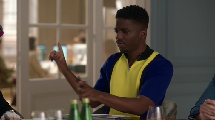 Emily_in_Paris_S02E03_WEBRip_x264-ION10_0464.jpg